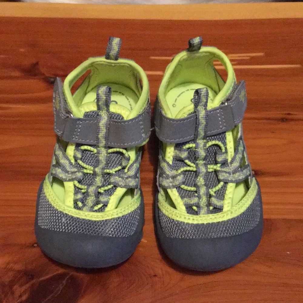 🛍5/$20🛍Oshkosh Closed Toe Sandals